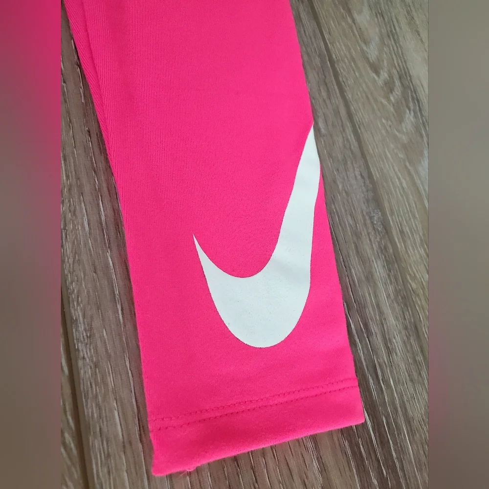 Girl's Nike Hot Pink athletic Leggings, White Swoosh Black Waistband Size 5 Or 6